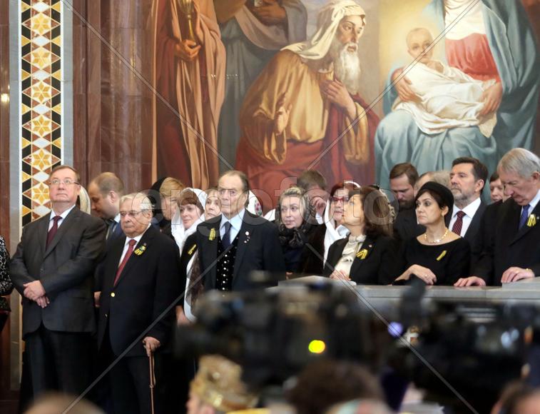 Патриарх Кирилл совершает службу в Храме Христа Спасителя. Москва. Россия