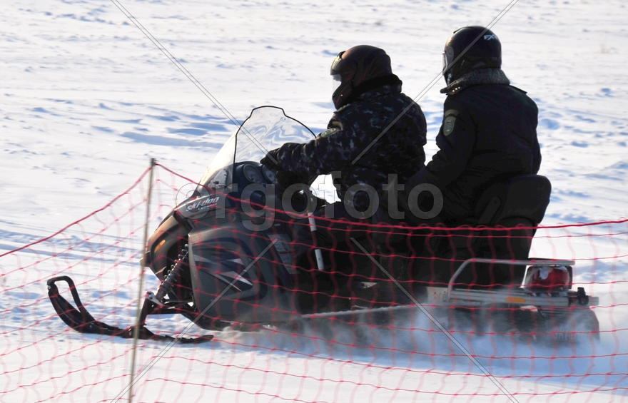 Солдаты на морозе во время лыжной гонки Лыжня России 2012. фото Сергей Шахиджанян. 12 февраля 2012. 