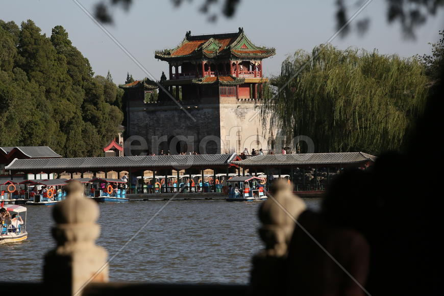 Пекин.  Летний императорский дворец.