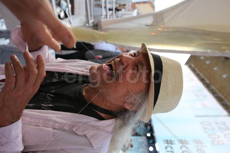 Америкаснкий художник Гэри Хилл