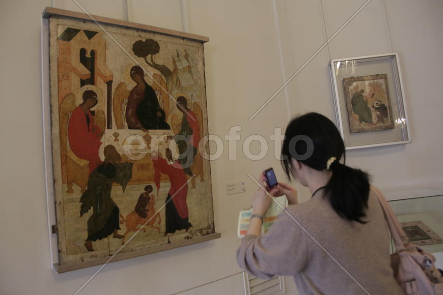 Посетители в залах. Русский музей. Санкт-Петербруг