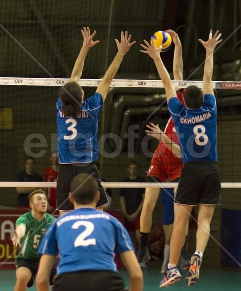 Игра в волейбол