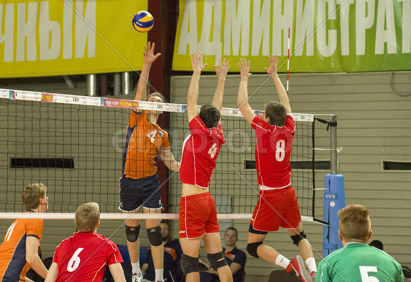 Игра в волейбол