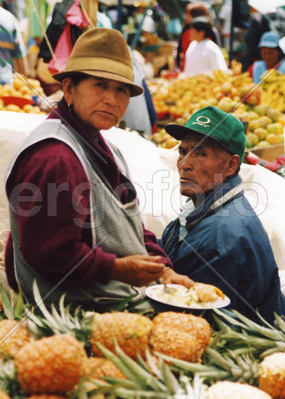 Люди на базаре