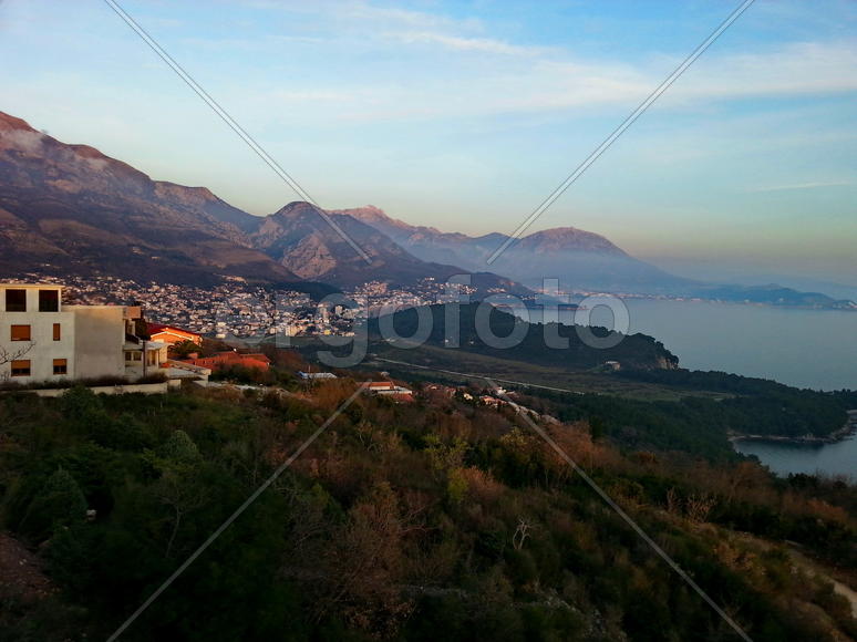 Встреча гор с морем.