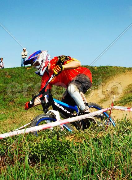 MTB-Moscow. Велосипедист в красном