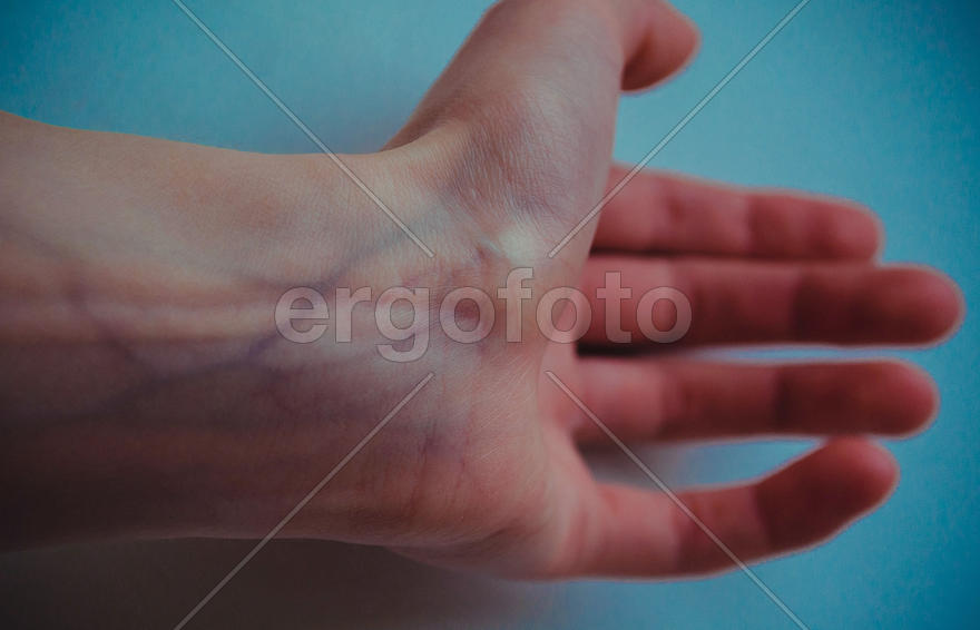 Рука девушки 