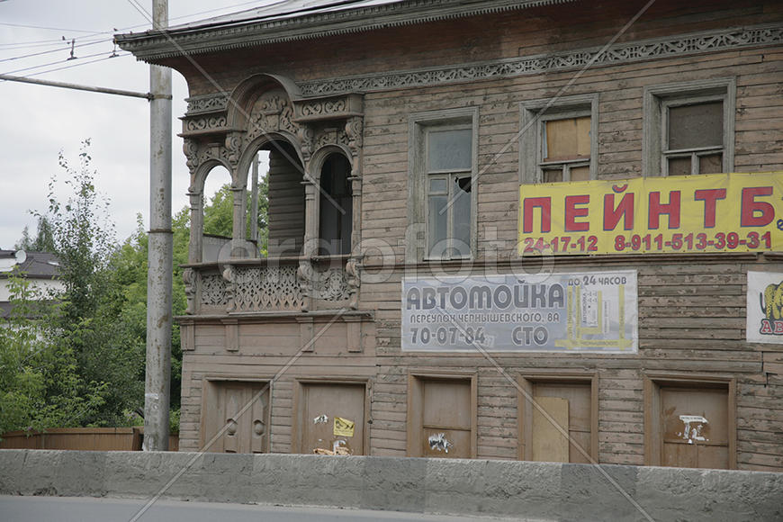 Старый дом на набережной 6 Армии