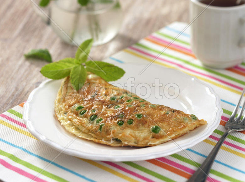 Омлет с зеленым горошком