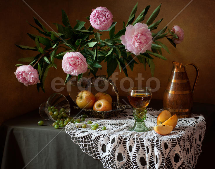 С пионами и фруктами