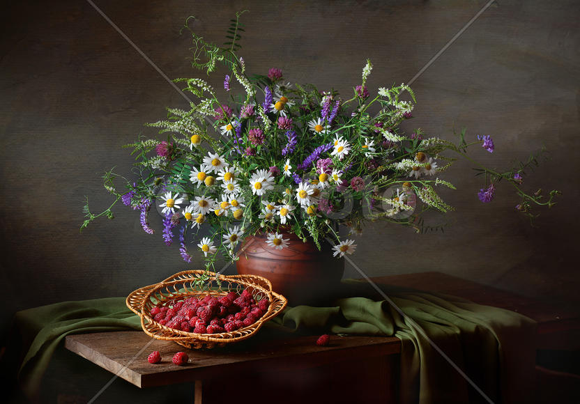 Летний натюрморт с малиной