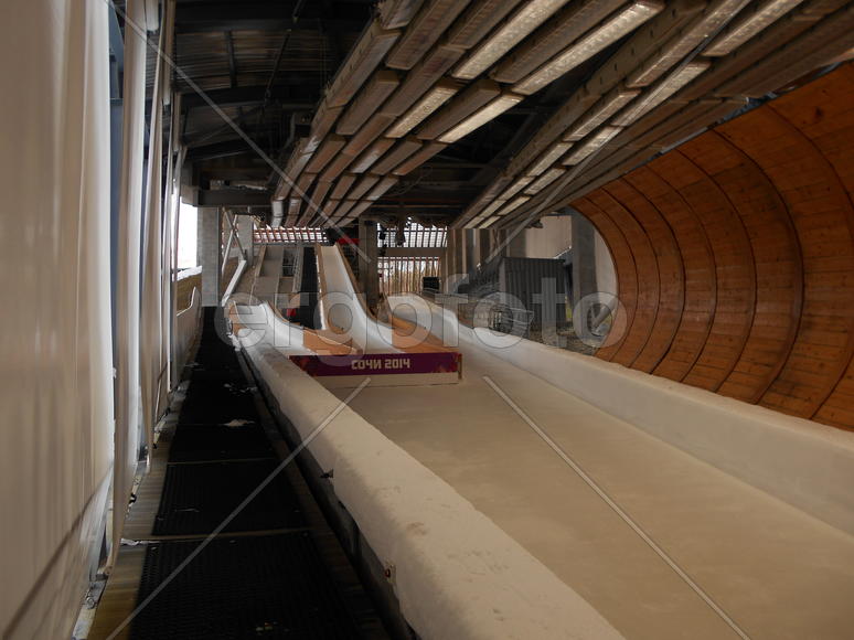 Старт саночников и бобслеистов