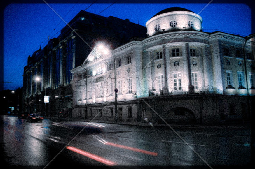 Вечерний город