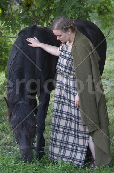 Девушка и лошадь