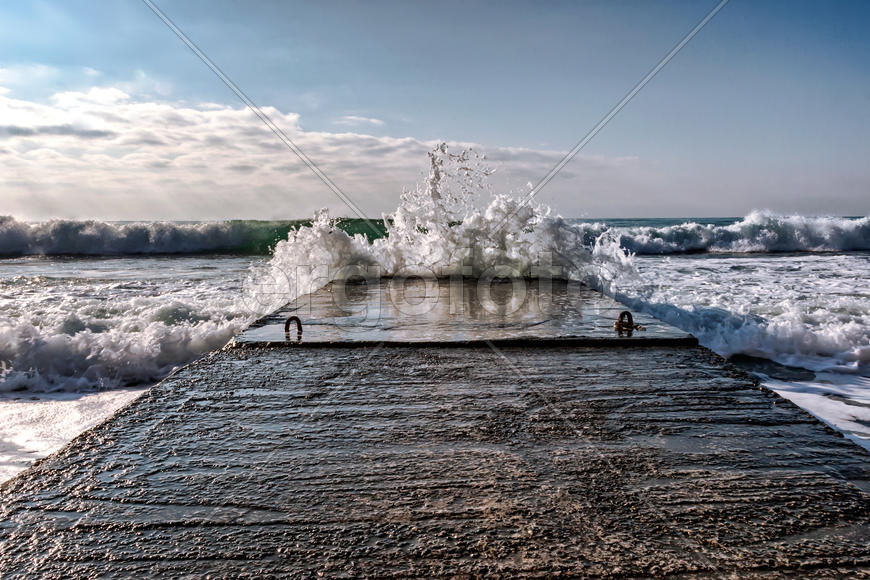 Волны черного моря