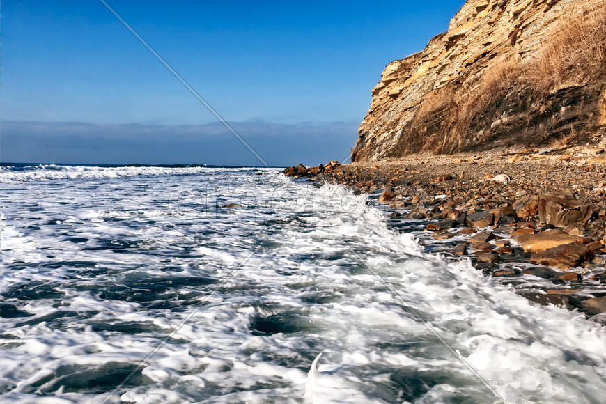 Прилив и чистое небо в Анапе.Январь.