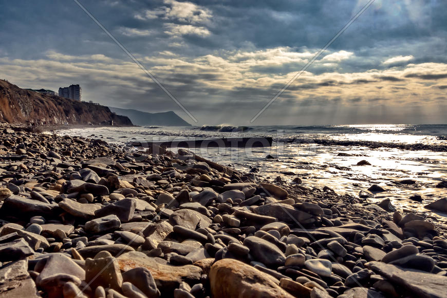 Пасмурный день на море 