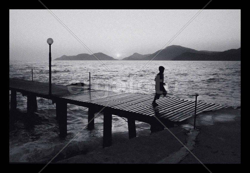 Мальчик и море