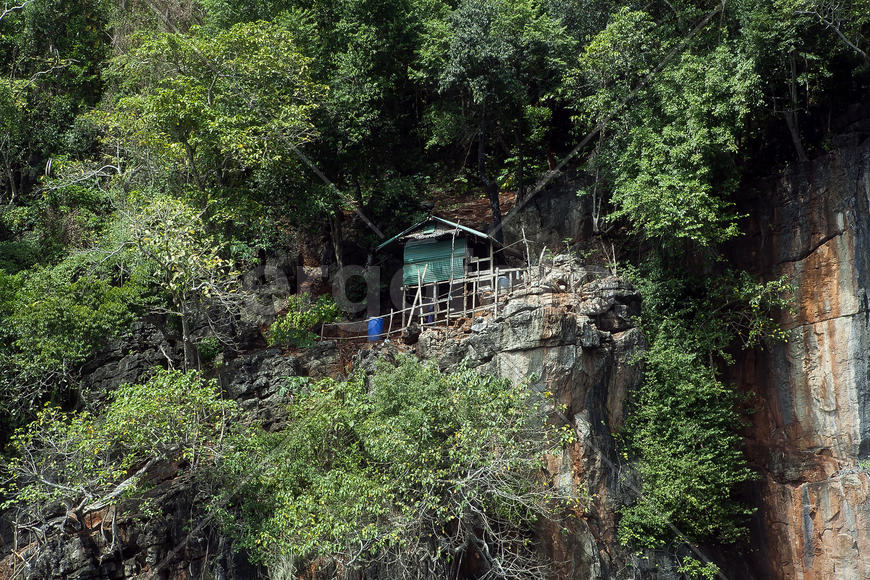 Дом в скале