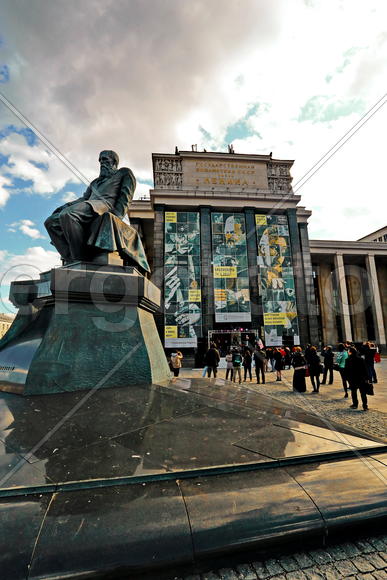 У Него за спиной