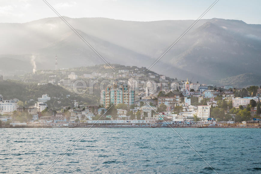 Побережье Чёрного моря в Ялте