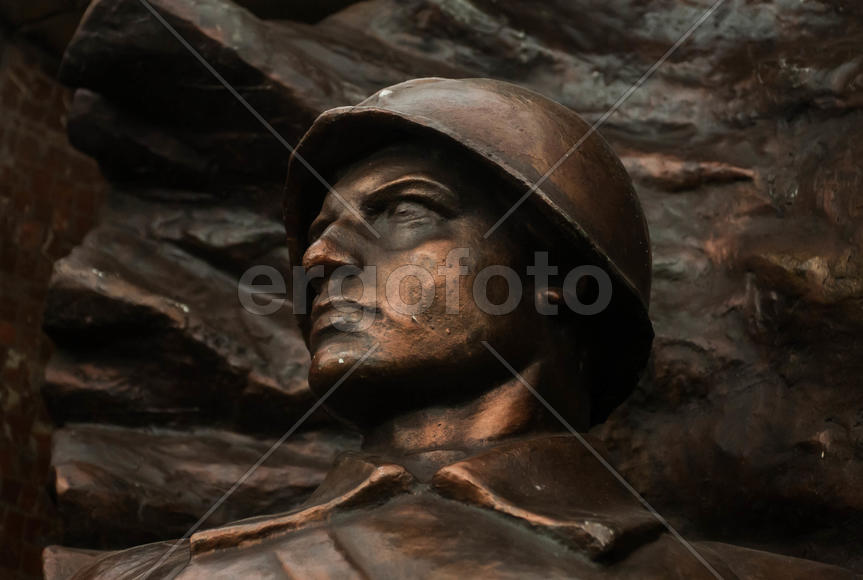 Скульптура защитника Родины