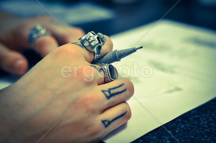 Татуированная рука