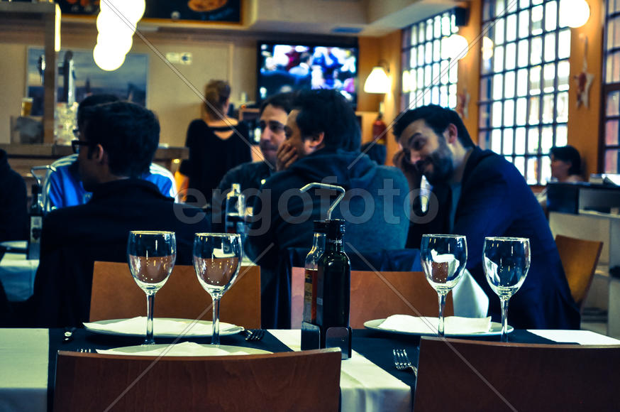 В ресторане