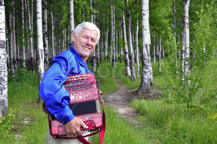 Мужчина-музыкант