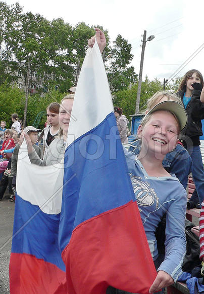 Девочка с флагом