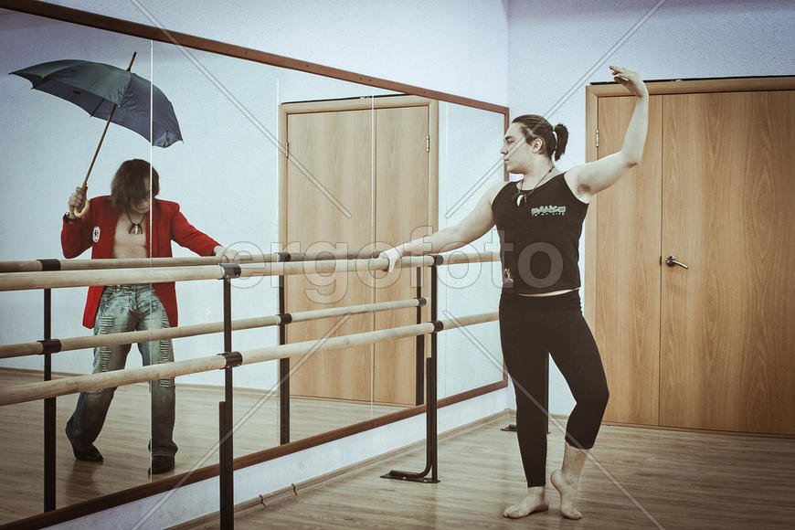 Балерина с зонтом