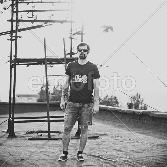 Мужчина на крыше