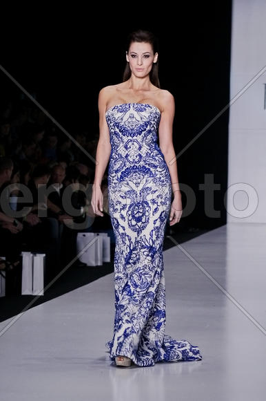 Девушка на показе мод