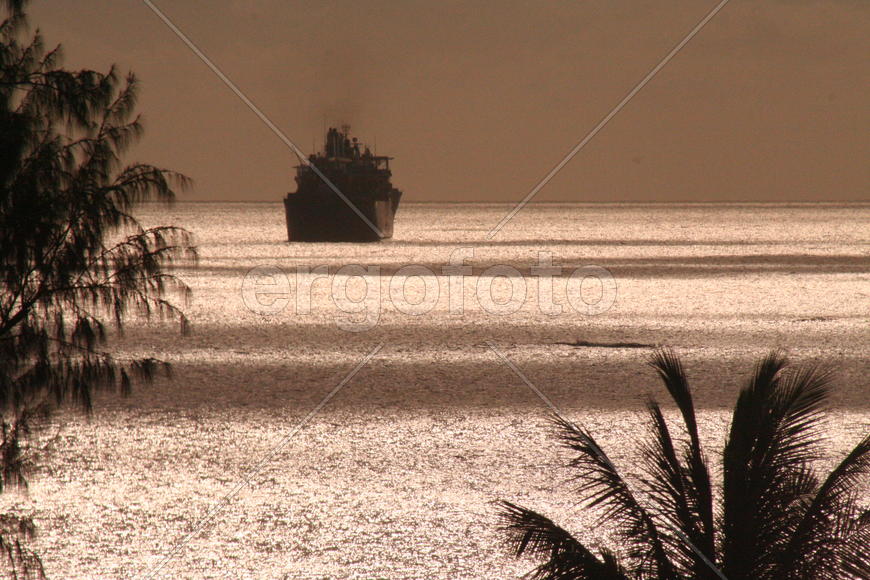 Вдаль уходили корабли...