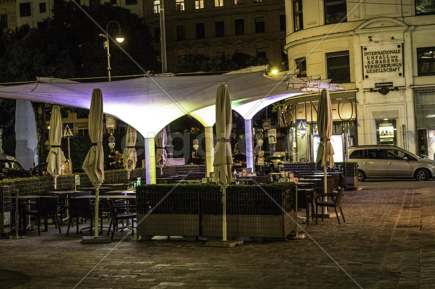 Спустилась ночь...