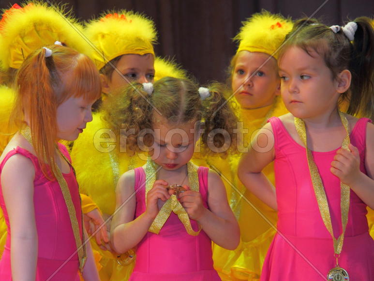 Вручение медалей детям. Эмоции. 