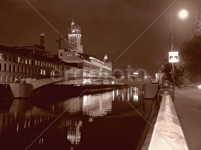    Тихий вечер у тихой реки                            