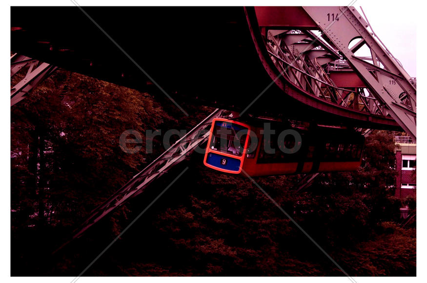 Порящий над городом