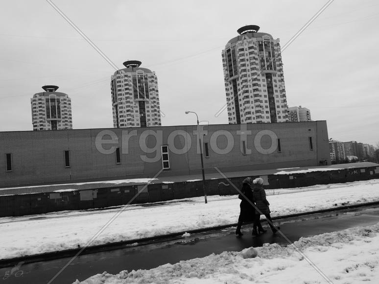 Возле м.Братиславская