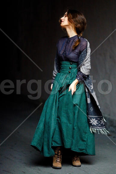 погружена в себя