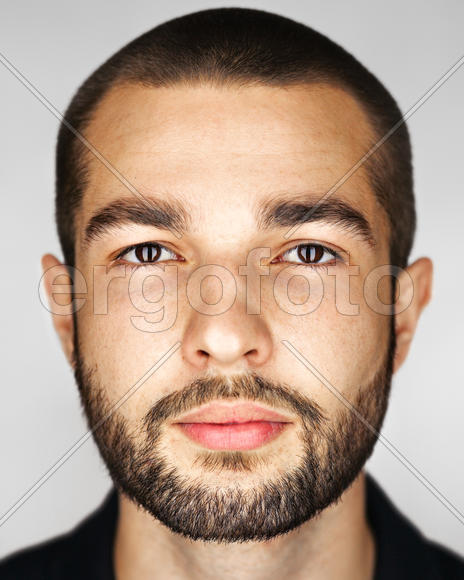 кареглазый молодой человек