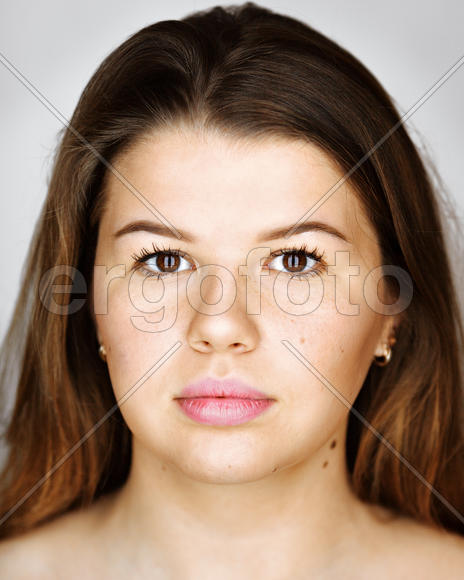 молодая шатенка