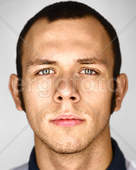 мужчина с щетиной