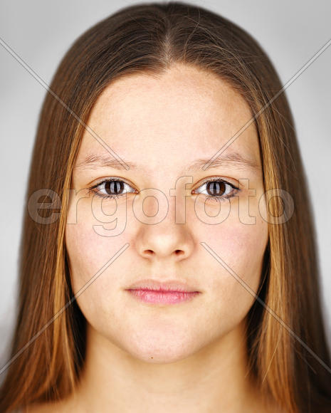 блондинка с карими глазами