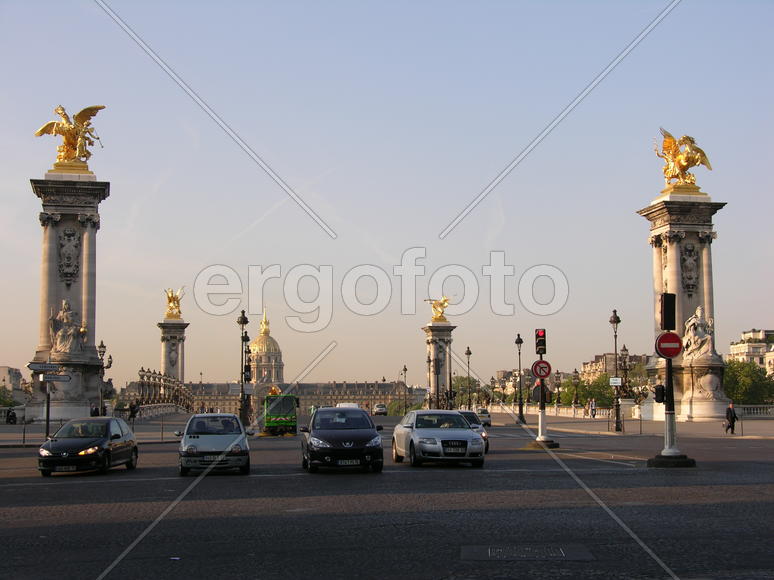 Франция, Париж, Площадь Конкорд,Мост Александра III, май, утро