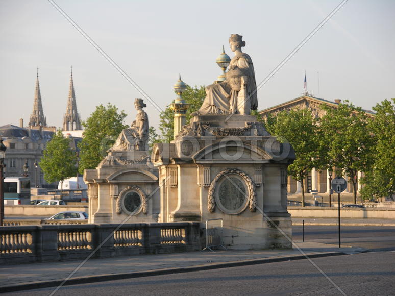 Франция, Париж, Площадь Конкорд,Елисейские Поля май, утро