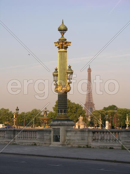 Франция, Париж, Площадь Конкорд, май, утроN2011