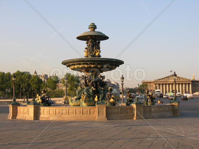 Франция, Париж, Площадь Конкорд,фонтан, май, утро