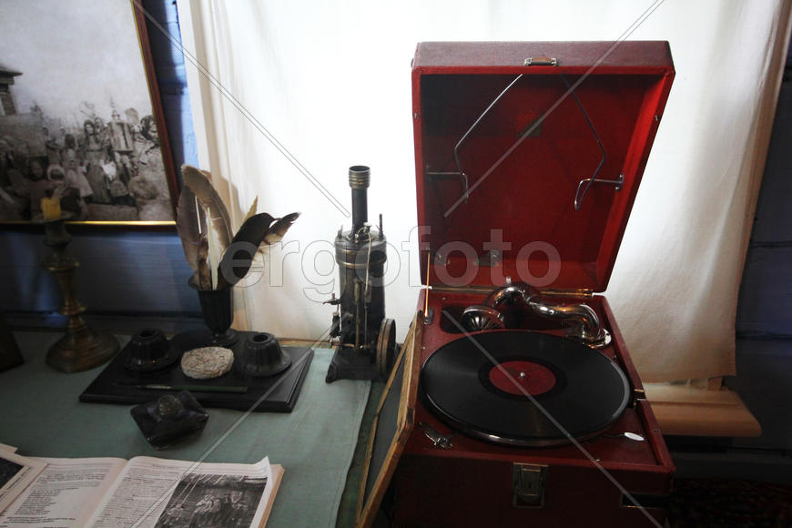 Патефон как часть быта