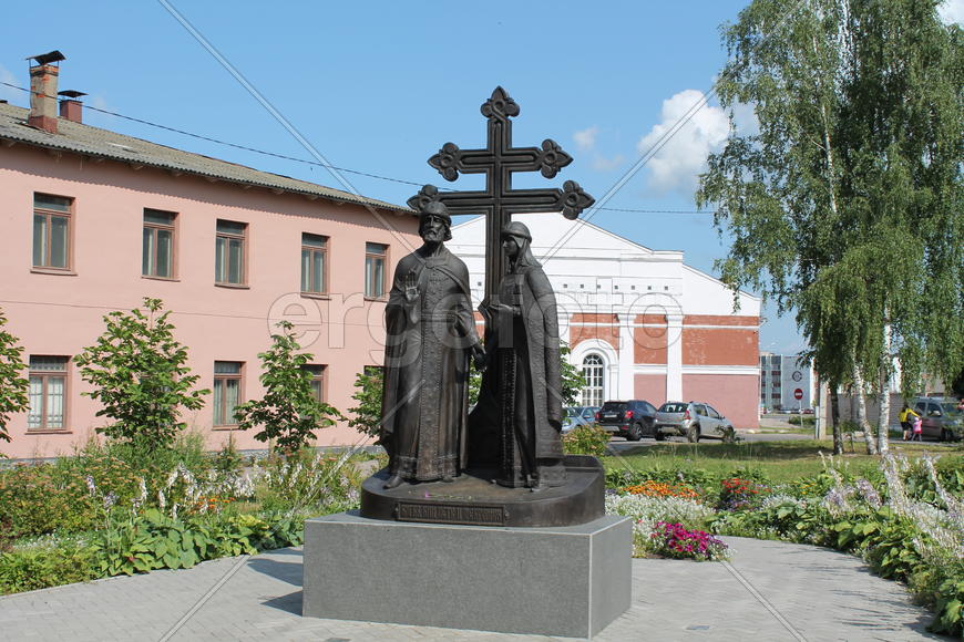 Памятник Петру и Февронии